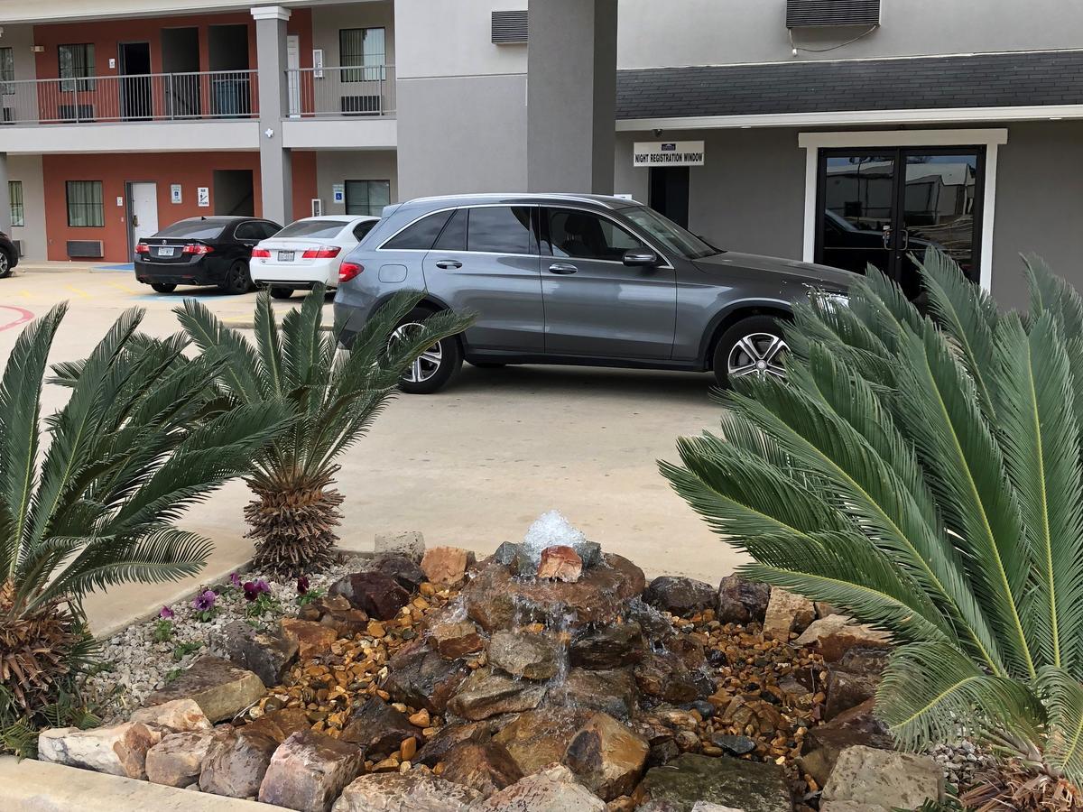 Executive Inn And Suites Joaquin Экстерьер фото