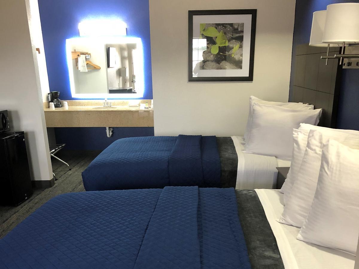 Executive Inn And Suites Joaquin Экстерьер фото