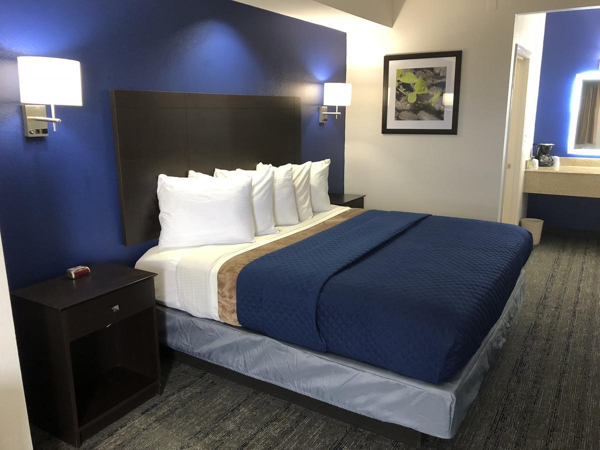 Executive Inn And Suites Joaquin Экстерьер фото