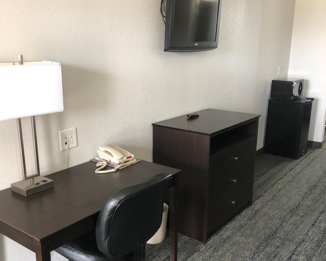 Executive Inn And Suites Joaquin Экстерьер фото