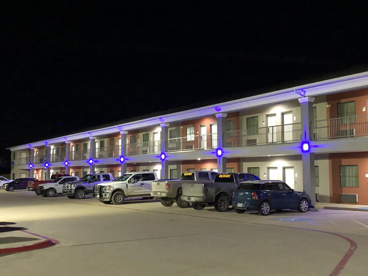Executive Inn And Suites Joaquin Экстерьер фото